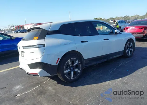 2023 BMW Ix xDrive50 z USA, uszkodzony, nr VIN WB523CF09PCL95969